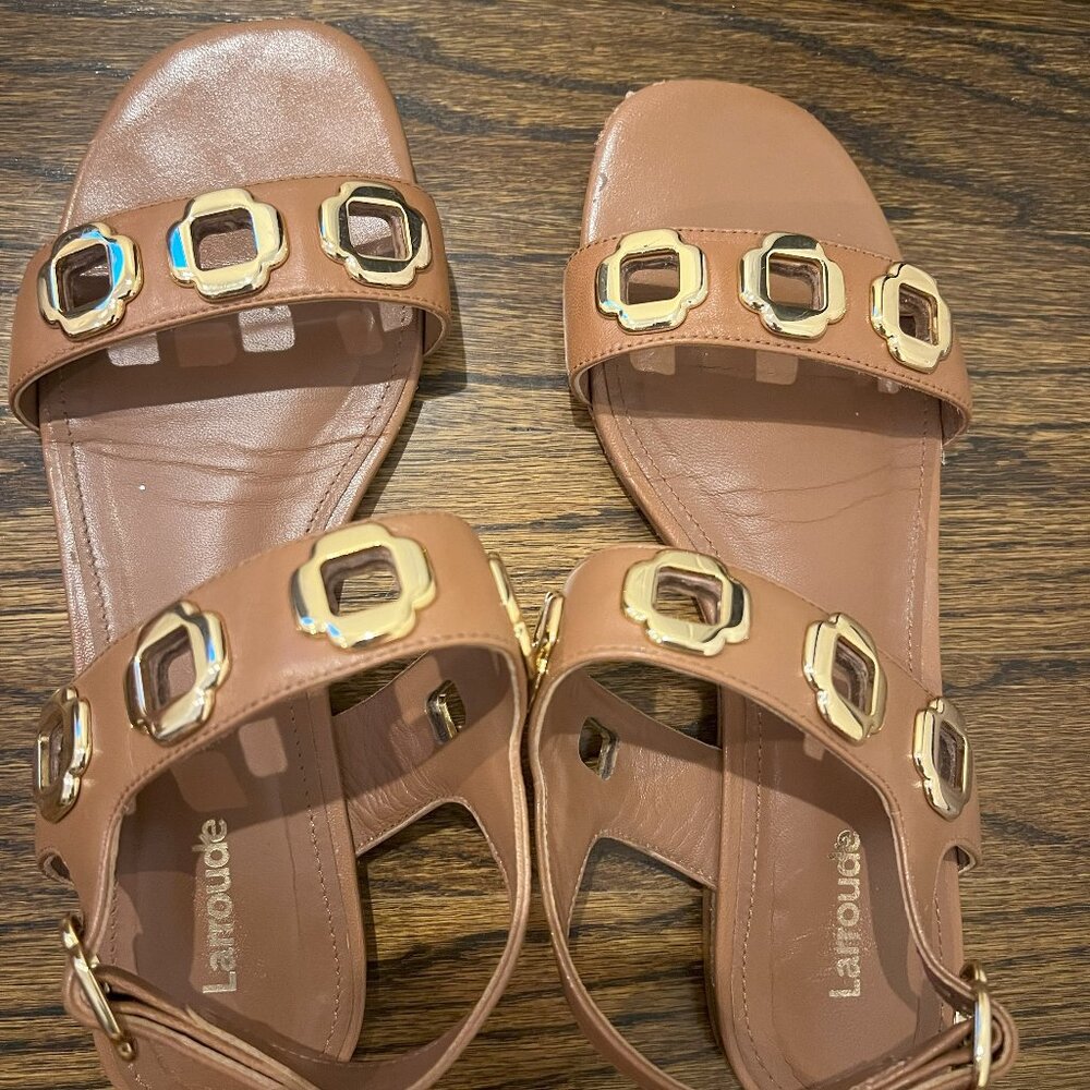 GUC Larroude Milan Flat Sandal in Caramel Size 8.5